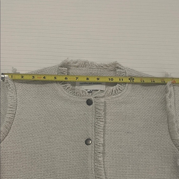 cupcakes & cashmere Gray - Beige Textured Blazer - Picture 6 of 9